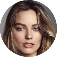 Atriz Margot Robbie no papel de Barbie
