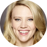 Atriz Kate McKinnon no papel de Barbie Estranha